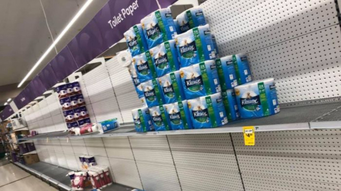 Salah satu jaringan supermarket di Australia Woolworths mulai membatasi penjualan tisu toilet 4 kantong per orang.