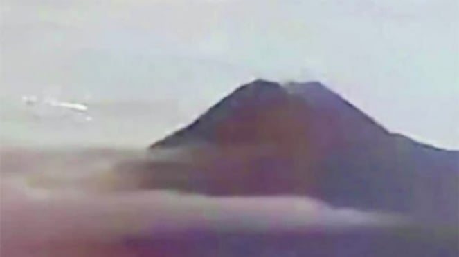Potongan video Gunung Merapi viral di YouTube.