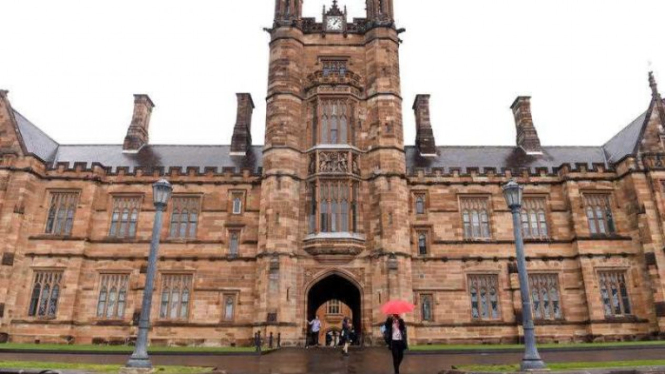 Mahasiswa internasional yang baru datang di Sydney harus tinggal di akomodasi kampus selama dua minggu milik University of Sydney.