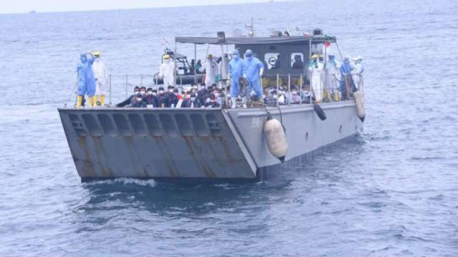 68 WNI kru kapal pesiar Diamond Princess tiba di Pulau Sebaru Kecil.