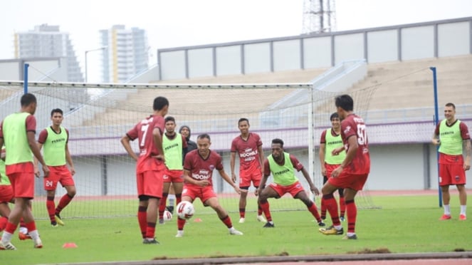 Latihan pemain Persita Tangerang
