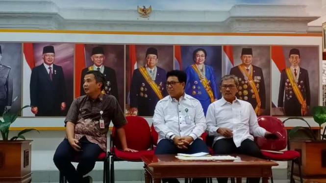  Dirut RSPI Sulianti Saroso M Syahril dan Jubir penanganan corona A Yurianto.