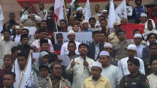 Aksi bela Muslim India yang digelar di Makassar menuntut Dubes India diusir dari Indonesia, Jumat (6/3/2020).