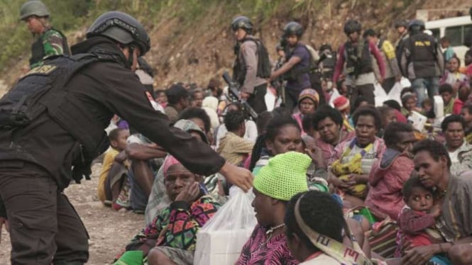 Ratusan warga mengungsi akibat terot OPM.