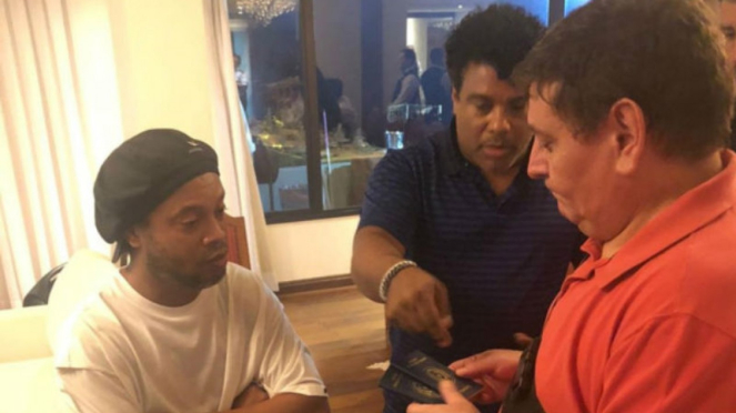 Legenda Brasil, Ronaldinho Gaucho (kiri)