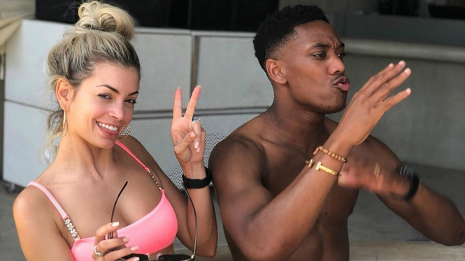 Aksi bomber MU, Anthony Martial dan istrinya, Melanie mengunggah video TikTok