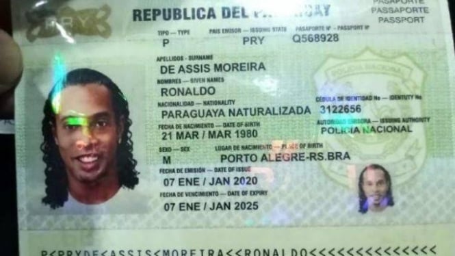 Paspor palsu Ronaldinho. 