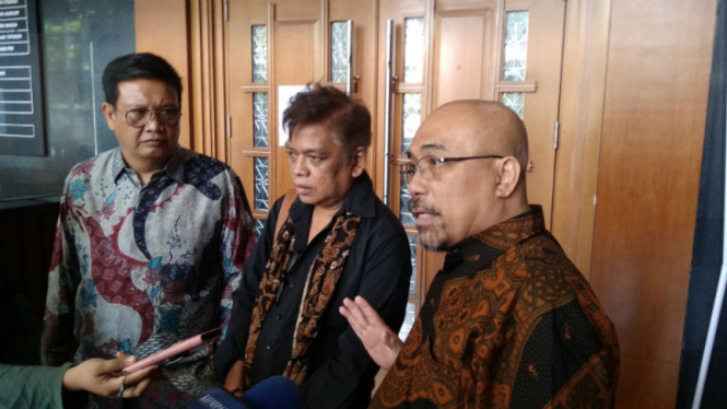  Azas Tigor Nainggolan saat mendampingi masyarakat DKI Jakarta di PN Jakpus. 