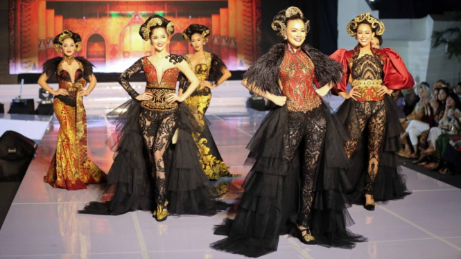 Pagelaran busana Anne Avantie di Palembang Fashion Week 2020