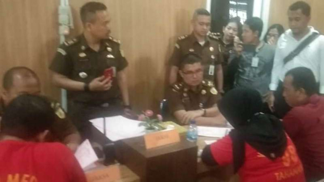 Ketiga tersangka pembunuhan hakim PN Medan saat proses administrasi tahap P-22 