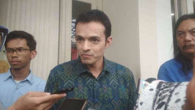 Gamal Albinsaid dalam acara di kantor Partai Gerindra Jawa Timur di Surabaya beb