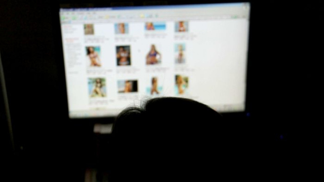 Parlemen Australia mengusulkan sebuah RUU yang akan mewajibkan verifikasi batas umur 18 tahun untuk menonton konten pornografi.