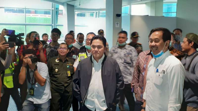 Menteri BUMN Erick Thohir dan Direktur Utama Angkasa Pura II, Muhammad Awaluddin