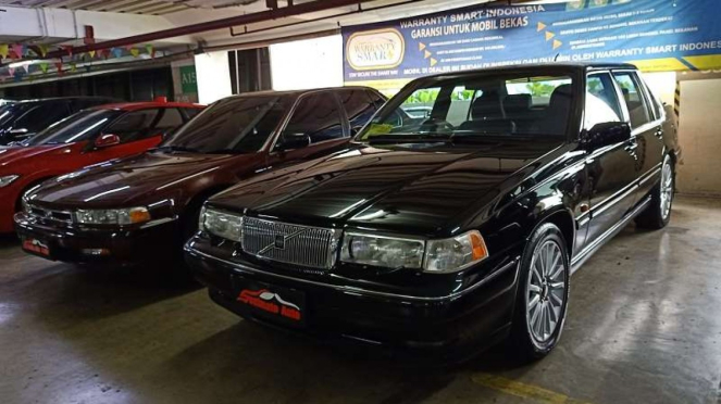 Mobil bekas Volvo 960 dan Honda Accord Maestro