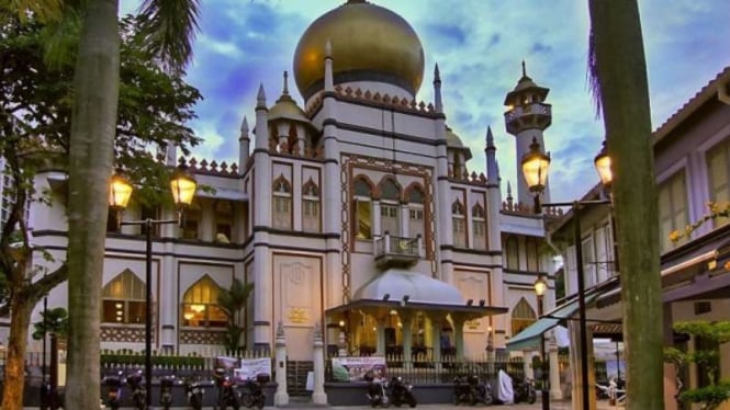 salah satu masjid di Singapura.