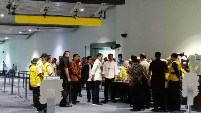 Presiden Joko Widodo mengecek Bandara Soetta cegah corona.