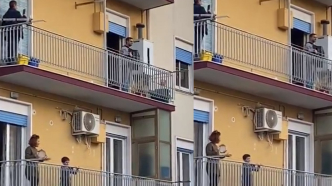 Warga Italia main musik di balkon saat lockdown COVID-19.