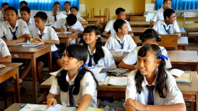 Sebagian Pemerintah Provinsi di Indonesia memutuskan meliburkan sekolah mulai hari Senin (16/03).