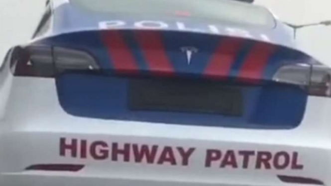 Mobil Patroli polisi pakai Tesla.