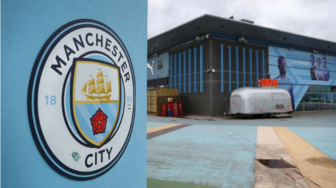 Logo Manchester City di kawasan Etihad Stadium