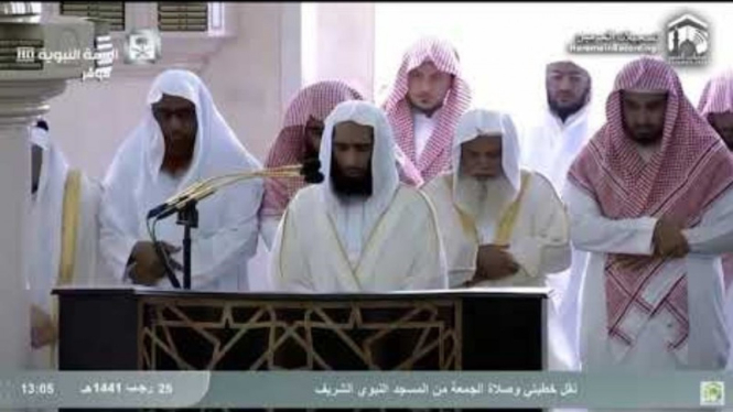 Sheikh Ahmed Talib memimpin Sholat Jumat di Masjid Nabawi.