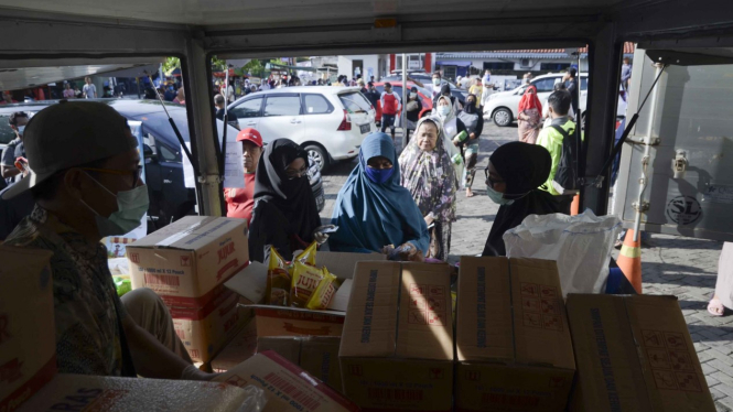 Ilustrasi opersi pasar atasi panic buying.