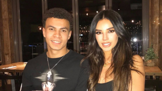 Gelandang Tottenham Hotspur, Dele Alli, berpesta bersama pacarnya