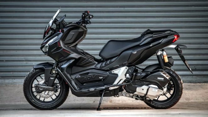 ADV 150 Dirombak Bergaya Motor Batman, Sangar Abis!