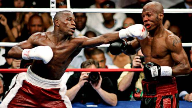 Duel Zab Judah versus Floyd Mayweather 2006 silam