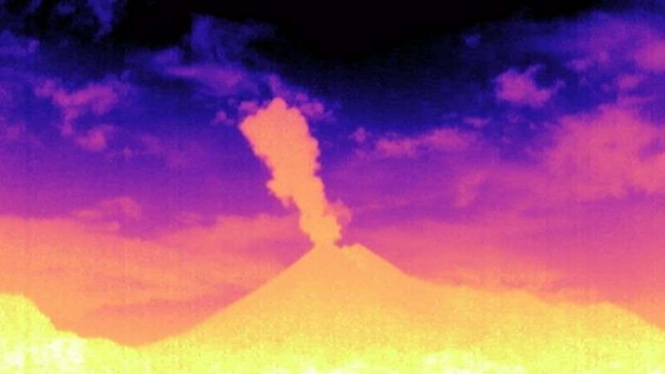 Gunung Merapi meletus