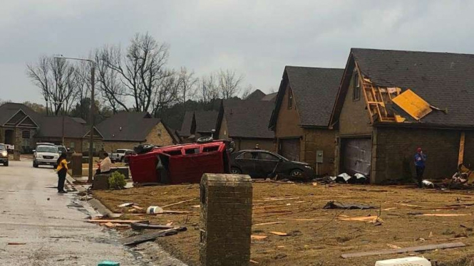 Kerusakan akibat tornado di Arkansas, Amerika.