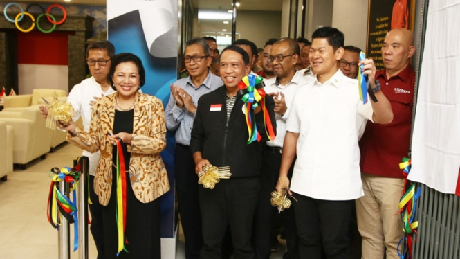 Ketua Komite Olimpiade Indonesia, Raja Sapta Oktohari bersama Menpora