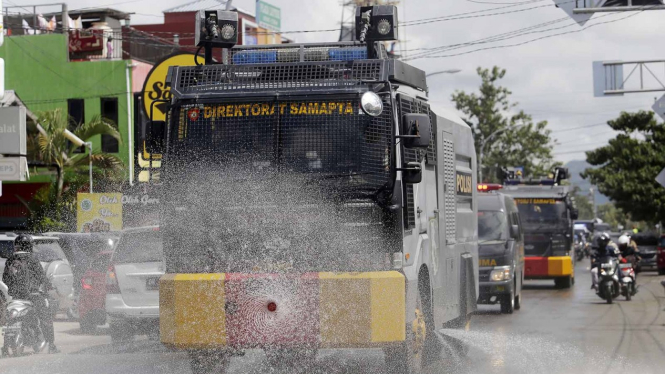 PENYEMPROTAN DISINFEKTAN SERENTAK OLEH POLRI, Pemakaman, Virus Corona, 