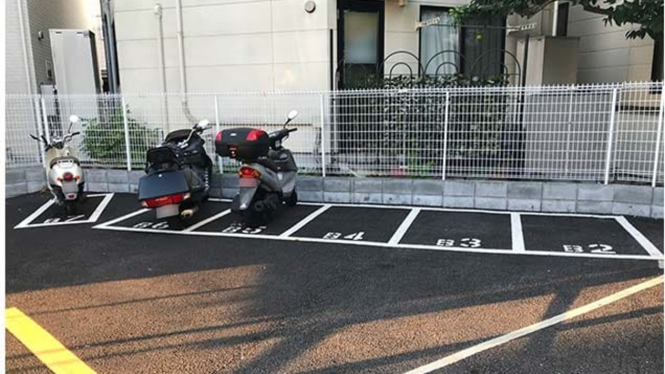 Lahan parkir sepeda motor di Jepang