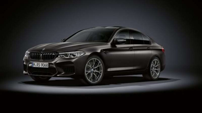 BMW M5 Edition 35 Years dibanderol Rp5,169 miliar off the road