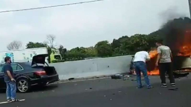 Kecelakaan mobil  Wakil Jaksa Agung Arminsyah.