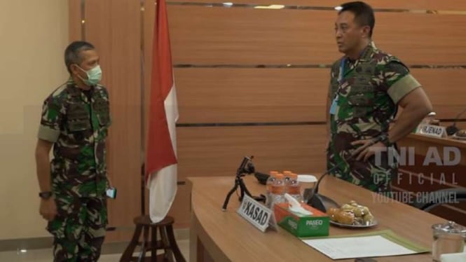 VIVA Militer: Jenderal Andika Perkasa saat suruh Mayjen Tugas beresi tugasnya.