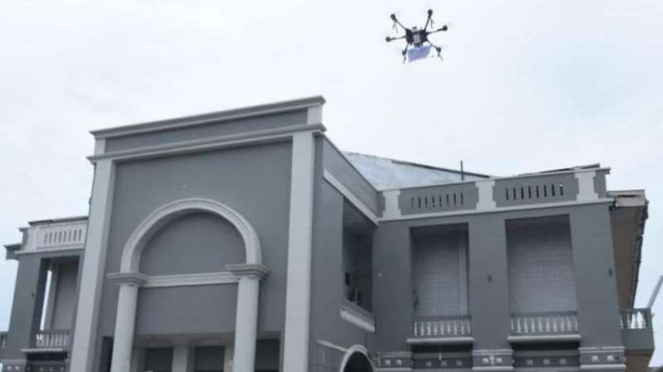 VIVA Militer: Drone TNI AU menyemprotkan disinfektan ke Gereja Bethel Indonesia