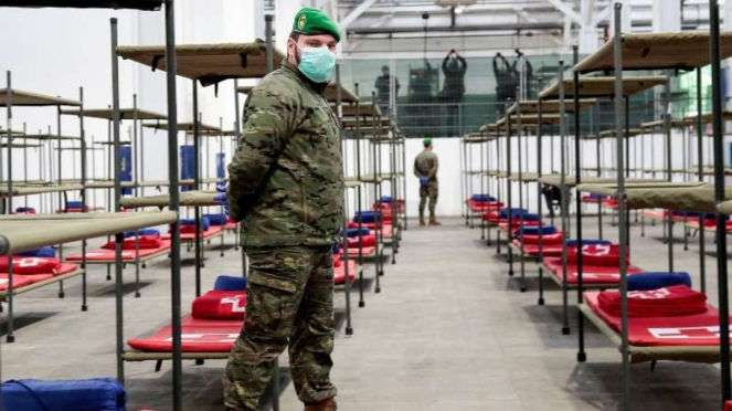 VIVA Militer: Militer Spanyol berjaga di rumah sakit darurat Barcelona