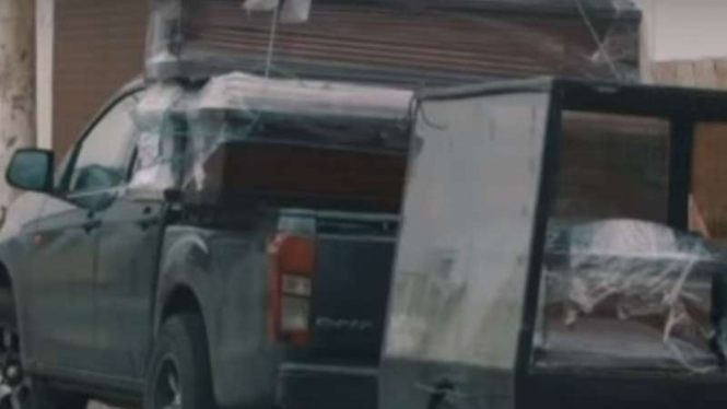 Mobil pembawa korban COVID-19 di Ekuador.