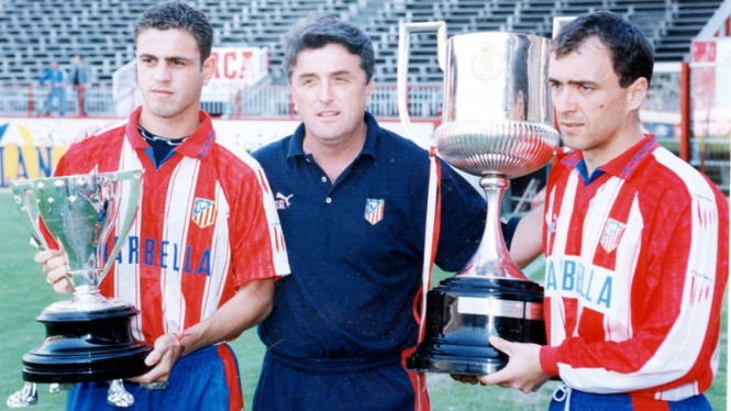 Radomir Antic (tengah) saat menjadi pelatih Atletico Madrid