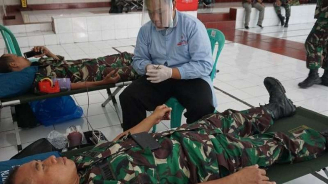 VIVA Militer: Donor darah Kodim 0819/Pasuruan.