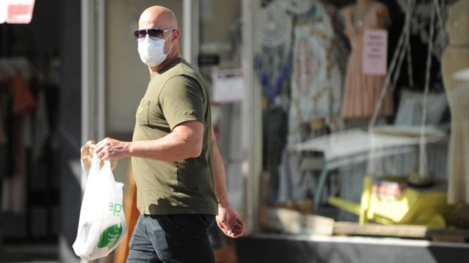 Otoritas kesehatan di Australia hingga saat ini tidak mewajibkan penggunaan masker bagi warga yang sehat.