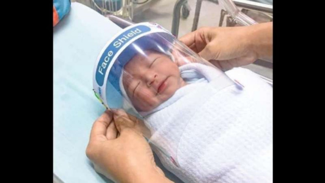 Pelindung wajah bayi dari corona