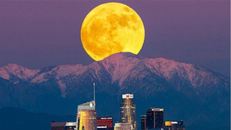 Pertanda Kiamat, Cerita Usang Super Pink Moon yang Mempesona