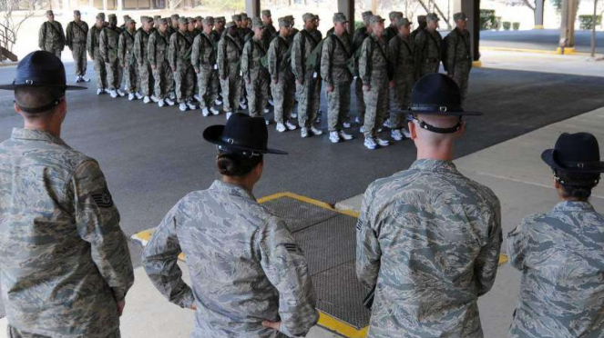 VIVA Militer: Siswa pelatihan dasar Angkatan Laut AS (US Air Force)