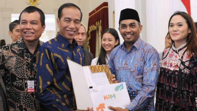 Presiden Joko Widodo (Jokowi) dan mendiang Glenn Fredly.