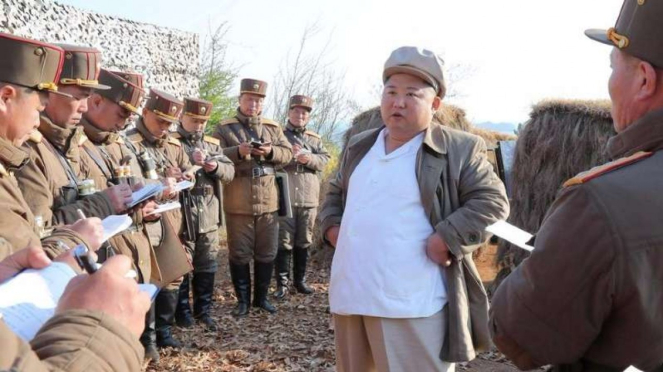 VIVA Militer:Kim Jong Un pimpinan uji coba senjata.