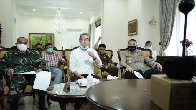 Wakil Wali Kota Bogor Dedie Rachim  (baju putih) 