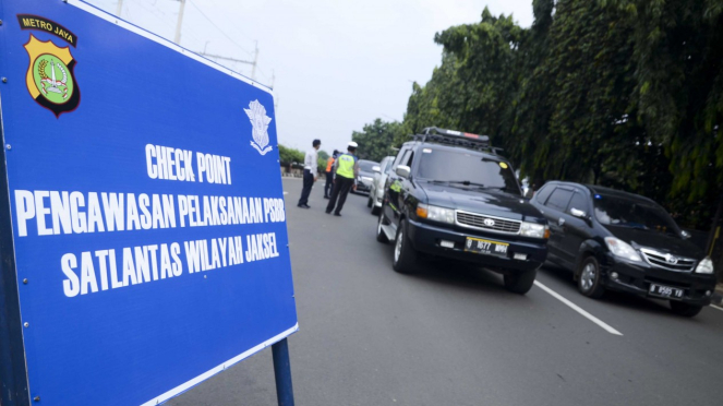 Pemeriksaan Kendaraan Selama PSBB di Jakarta